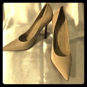 Guess pumps